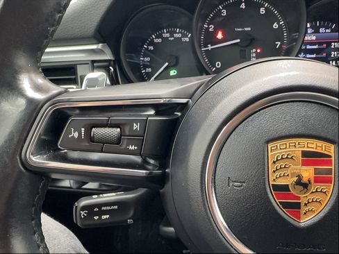 Used 2022 Porsche Macan AWD/4WD image 48