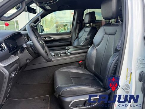 Used 2024 Jeep Wagoneer Series III AWD/4WD image 8
