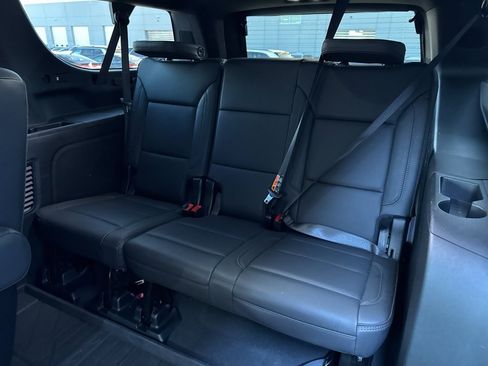 Used 2025 Chevrolet Suburban High Country image 17
