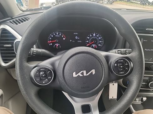 Used 2022 Kia Soul LX image 16