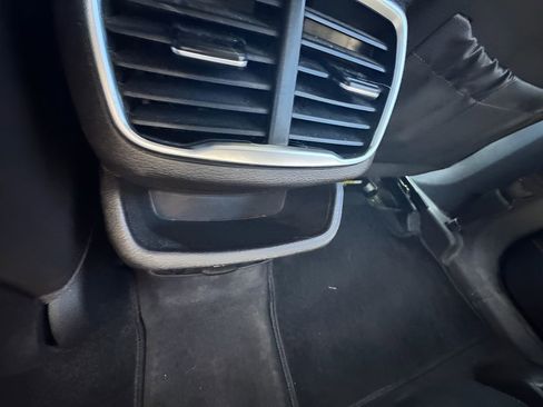 Used 2020 Hyundai Santa Fe Limited image 15