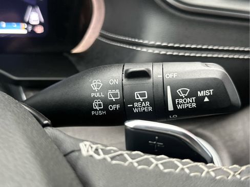 Used 2024 Jeep Grand Cherokee Limited image 30