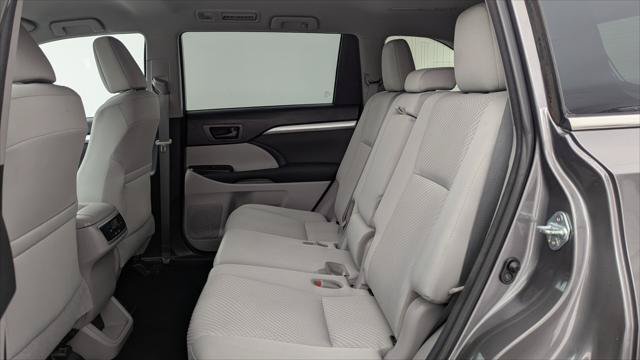 Used 2018 Toyota Highlander LE FWD image 17