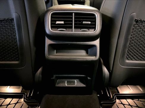 Used 2024 Mercedes-Benz GLE 350 4MATIC image 33