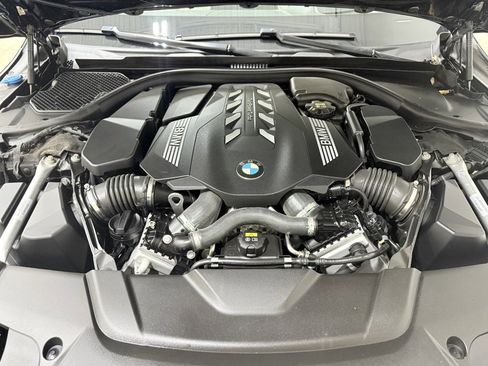 Used 2021 BMW 750i xDrive w/ Executive Package image 43