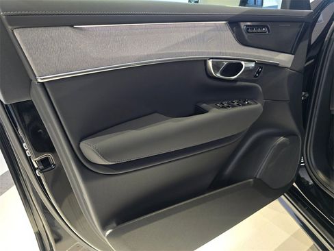 New 2026 Volvo XC90 B6 Ultra w/ Protection Package image 18