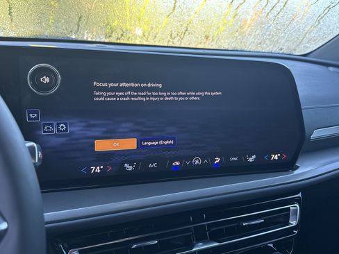 New 2025 Chevrolet Traverse LT w/ Driver Confidence Package image 25