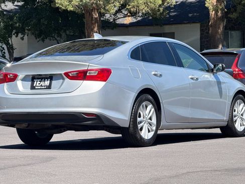 Used 2017 Chevrolet Malibu LT FWD image 4