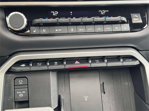 Used 2025 Toyota Tundra Platinum image 31