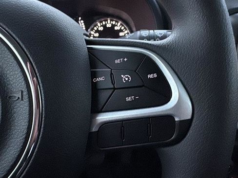 Used 2023 Jeep Renegade Latitude image 16