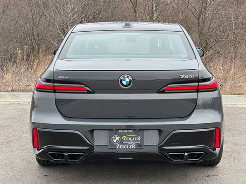 Used 2025 BMW 760i xDrive image 6