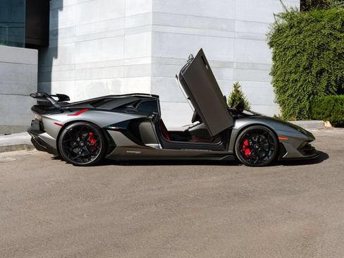 Used 2020 Lamborghini Aventador SVJ AWD/4WD image 5