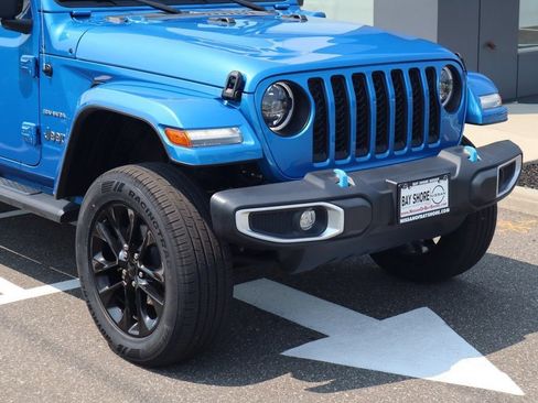 Used 2023 Jeep Wrangler Unlimited Sahara w/ Cold Weather Group AWD/4WD image 4