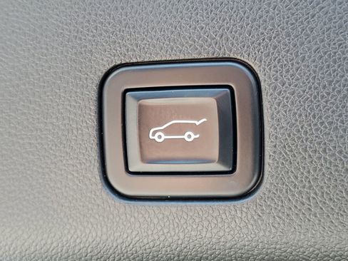 Used 2023 Chevrolet Tahoe Premier AWD/4WD image 9