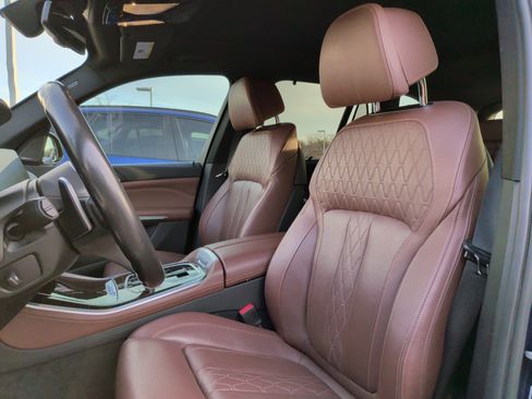 Used 2021 BMW X5 M50i w/ Premium Package image 25