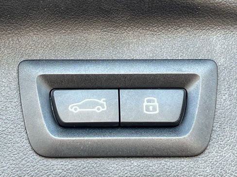 Used 2024 BMW X7 xDrive40i w/ Premium Package image 32