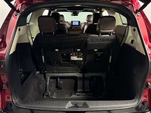Used 2024 Toyota Sienna Platinum image 28