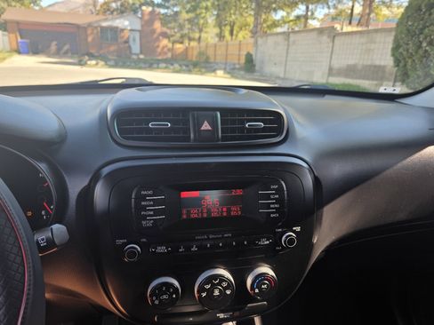 Used 2016 Kia Soul image 14