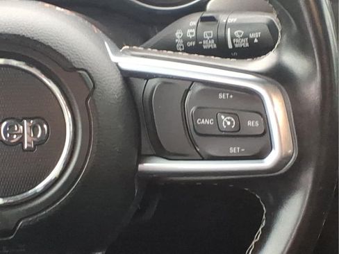 Used 2020 Jeep Wrangler Unlimited Sahara AWD/4WD image 22