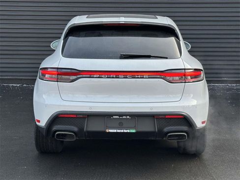 Certified 2025 Porsche Macan image 4