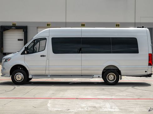 Used 2023 Mercedes-Benz Sprinter 3500 image 7