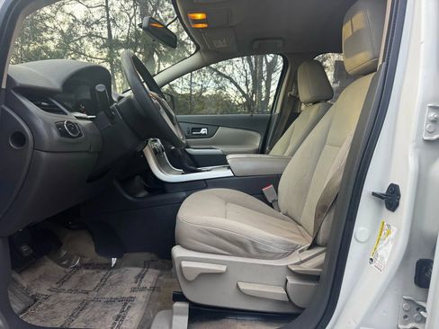 Used 2011 Ford Edge SE image 8