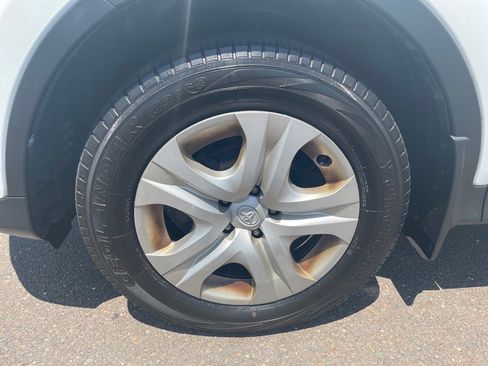 Used 2015 Toyota RAV4 LE image 29