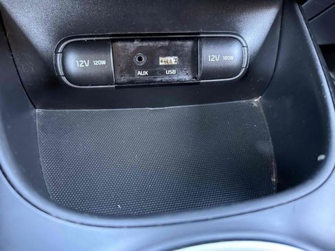 Used 2017 Kia Soul + FWD image 97