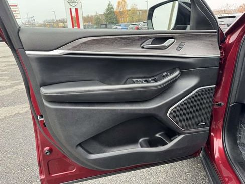 Used 2022 Jeep Grand Cherokee L Limited w/ Luxury Tech Group II image 19