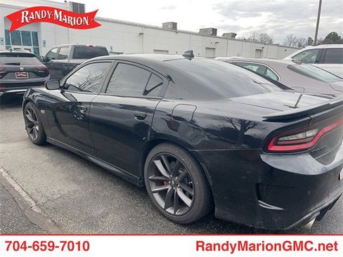 Used 2019 Dodge Charger Scat Pack image 2