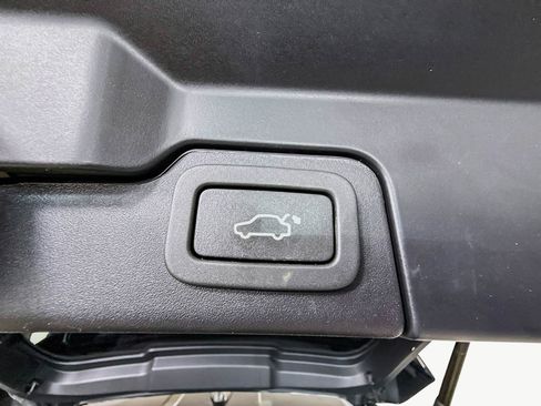 Used 2018 Land Rover Range Rover Evoque SE image 40