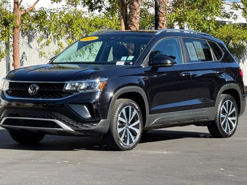 Used 2024 Volkswagen Taos SE image 8