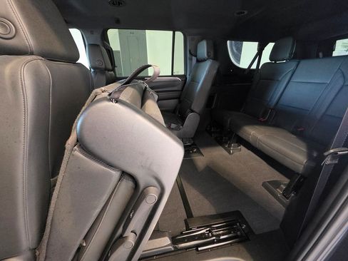 Used 2022 Chevrolet Suburban LT AWD/4WD image 51