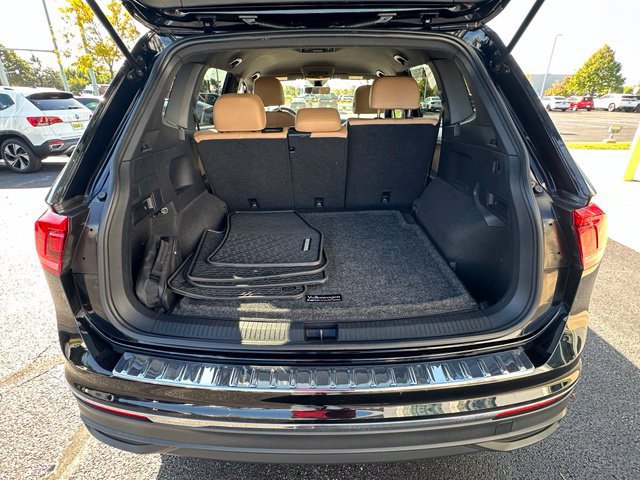 Used 2023 Volkswagen Tiguan SE AWD/4WD image 15