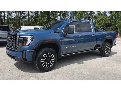 Certified 2024 GMC Sierra 2500 Denali Ultimate AWD/4WD image 5