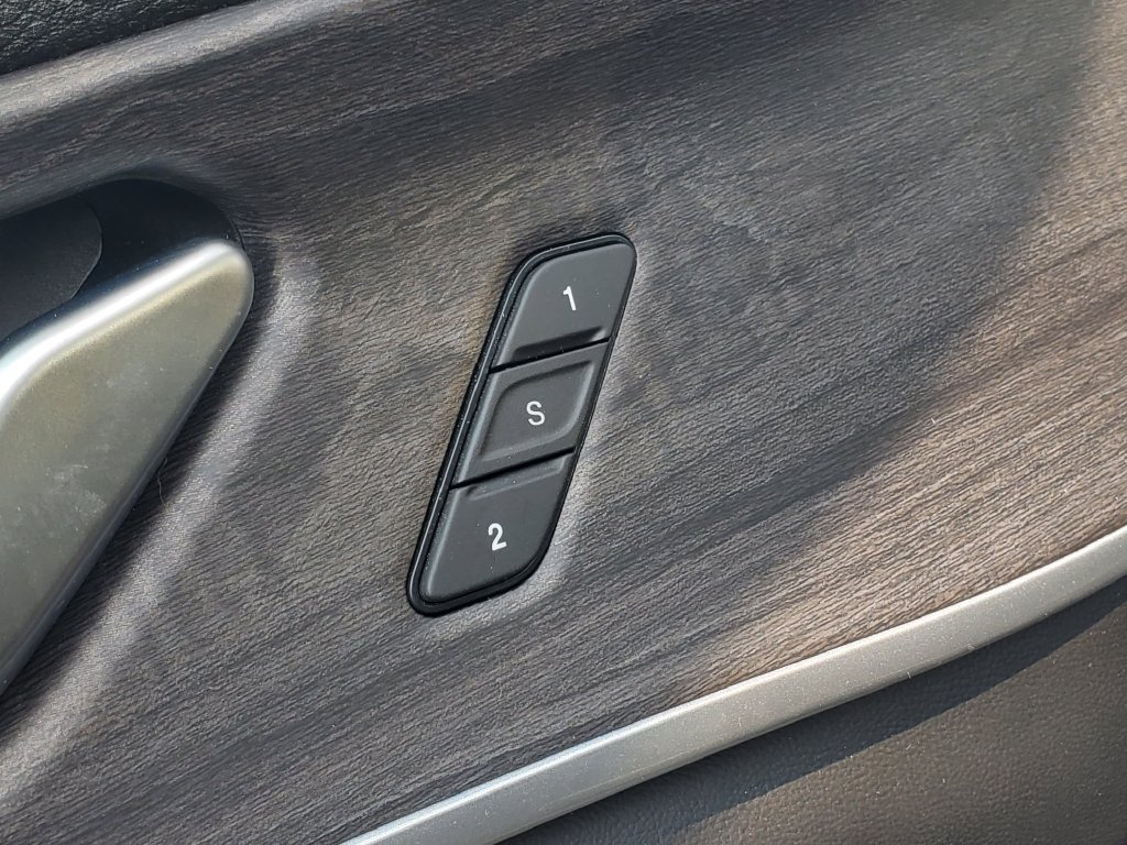 Used 2023 Jeep Grand Cherokee L Limited AWD/4WD image 8