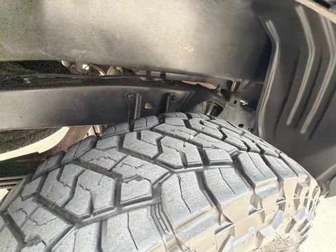 Used 2017 Toyota Tacoma TRD Off-Road w/ Tow Package (A/T) AWD/4WD image 38