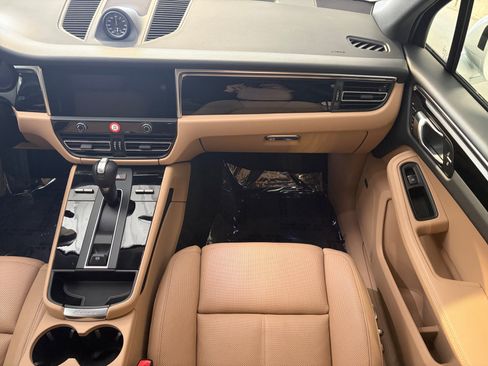 Certified 2026 Porsche Macan AWD/4WD image 25