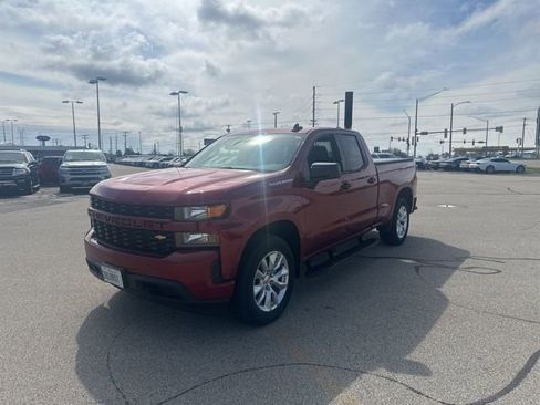 Used 2020 Chevrolet Silverado 1500 Custom w/ Custom Value Package image 2