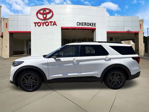 Used 2025 Ford Explorer ST AWD/4WD image 8