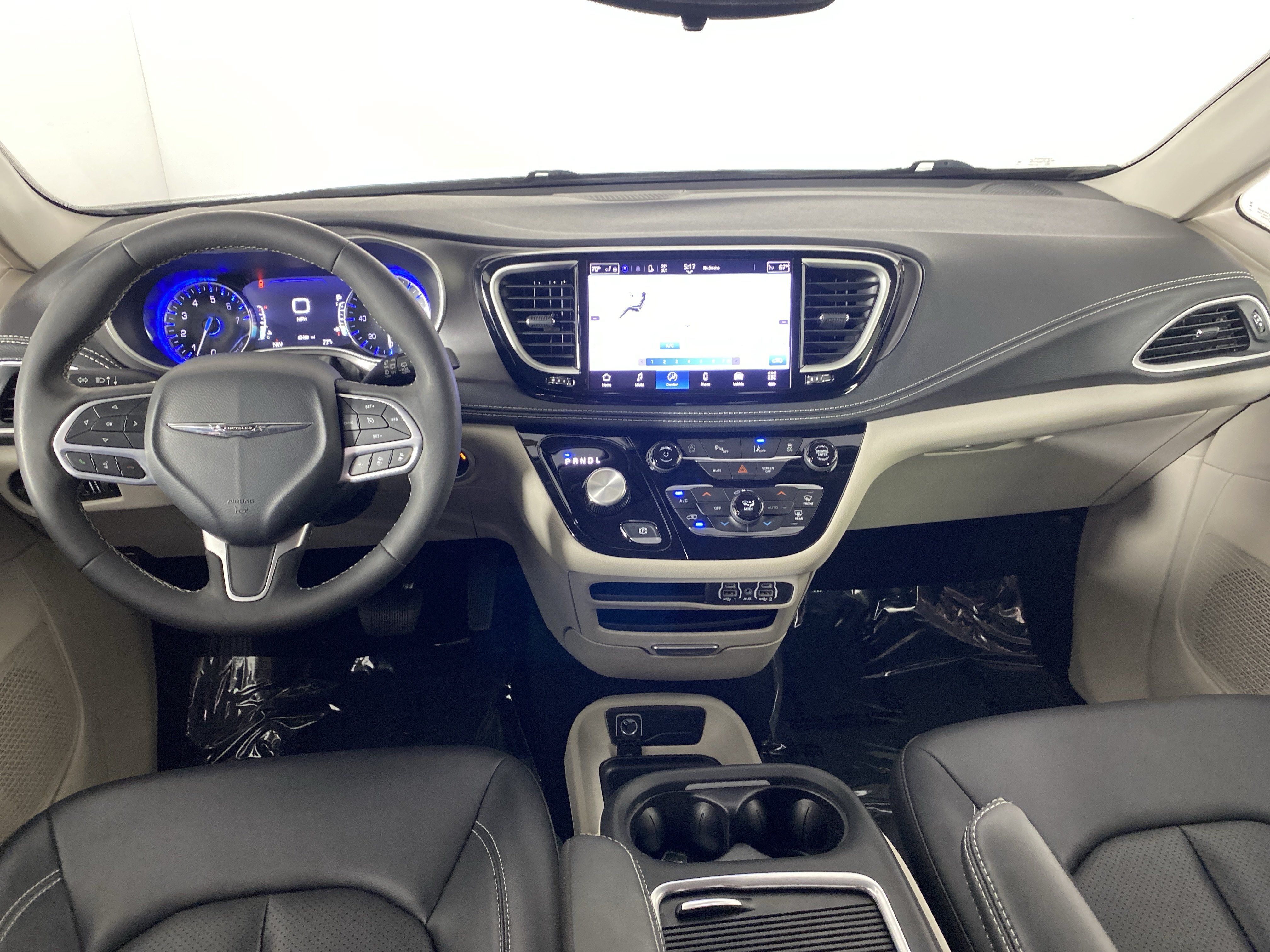Used 2024 Chrysler Pacifica Touring-L AWD/4WD image 17