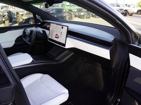 Used 2022 Tesla Model X Plaid image 19