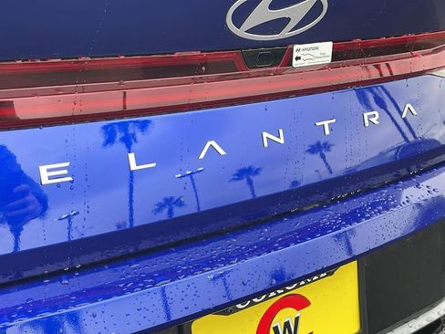 New 2025 Hyundai Elantra Limited image 30