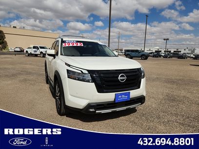 Used 2024 Nissan Pathfinder Platinum w/ Black Appearance Package