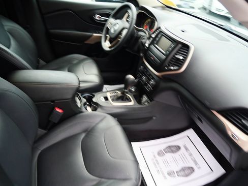 Used 2017 Jeep Cherokee Sport AWD/4WD image 27