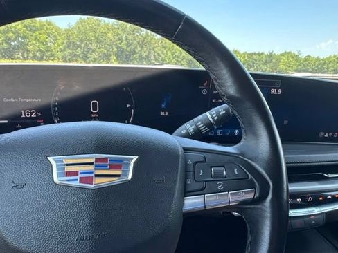 Used 2025 Cadillac XT4 Premium Luxury FWD image 14