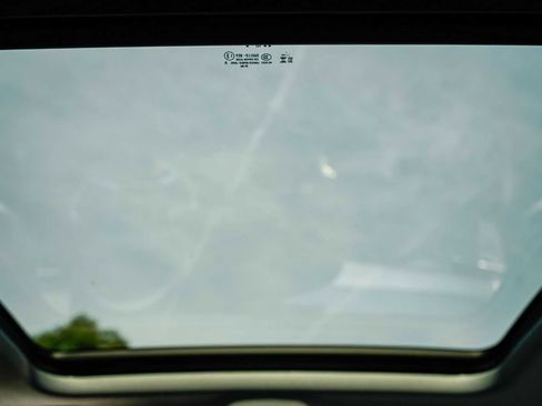 Used 2025 Audi Q6 e-tron Premium Plus image 11