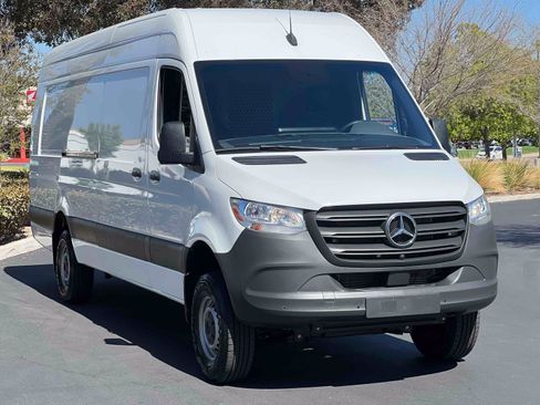 Used 2022 Mercedes-Benz Sprinter 2500 image 22