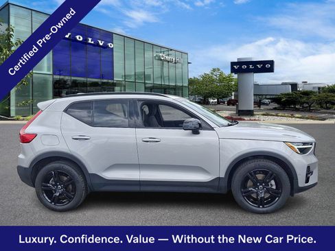 Certified 2023 Volvo XC40 B5 Plus AWD/4WD image 8