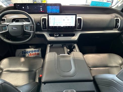 Used 2025 Ford Expedition Max Active AWD/4WD image 29
